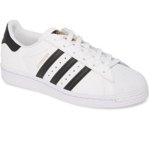 Adidas Superstar Sneaker (women’s) size 6